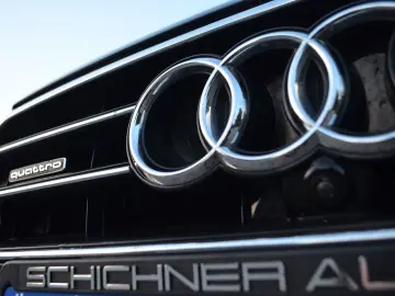 AUDI A8 50 TDI quattro Akustikglas Matrix-LED LEDER