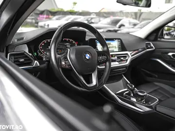 BMW Seria 3 330e Aut. Luxury Line