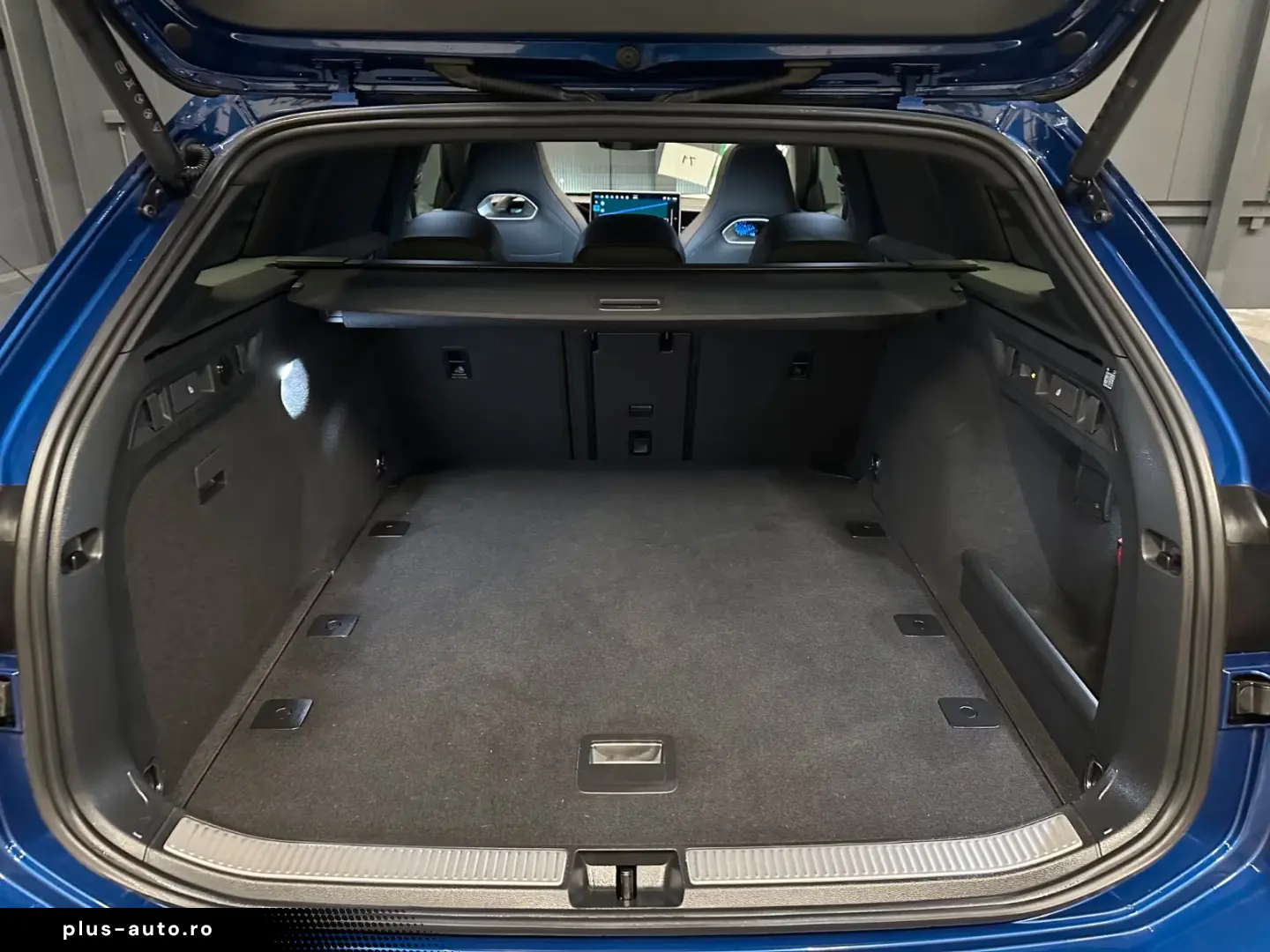Volkswagen Passat Variant 4Motion R-Line  AHK PANORAMA HUD