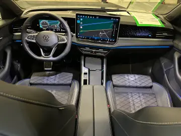 Volkswagen Passat Variant 4Motion R-Line  AHK PANORAMA HUD