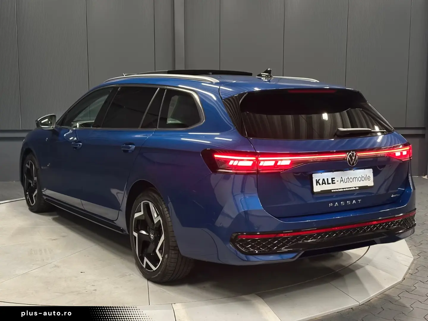 Volkswagen Passat Variant 4Motion R-Line  AHK PANORAMA HUD