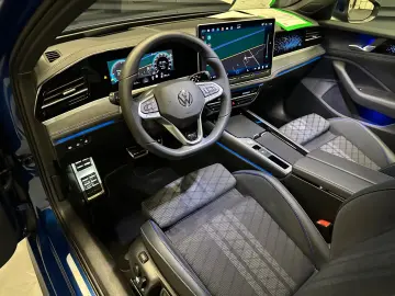 Volkswagen Passat Variant 4Motion R-Line  AHK PANORAMA HUD