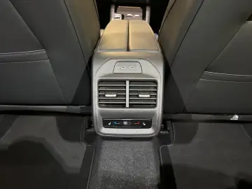 Volkswagen Passat Variant 4Motion R-Line  AHK PANORAMA HUD