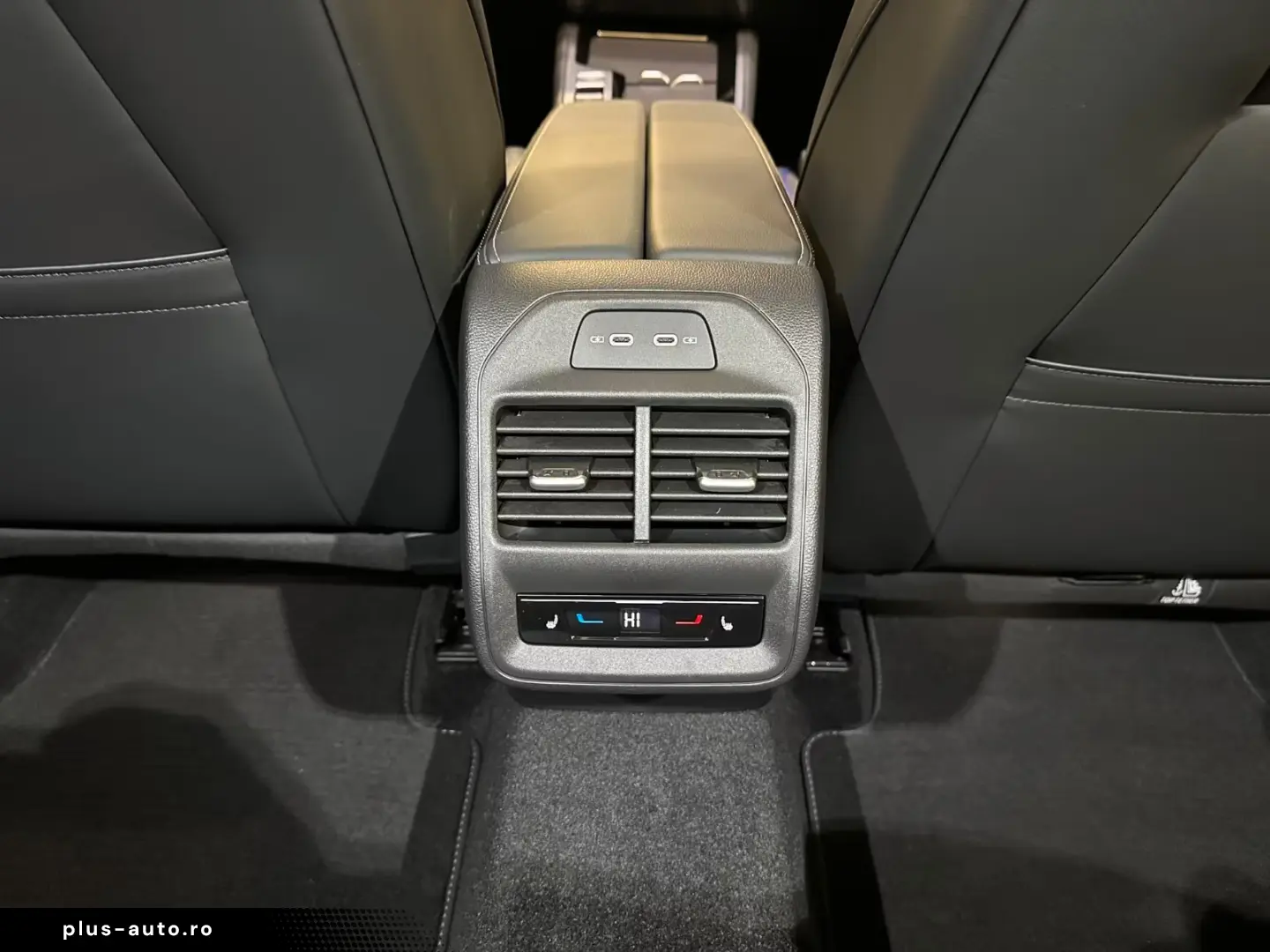 Volkswagen Passat Variant 4Motion R-Line  AHK PANORAMA HUD
