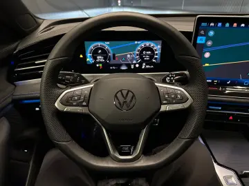 Volkswagen Passat Variant 4Motion R-Line  AHK PANORAMA HUD