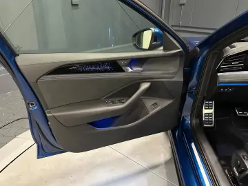 Volkswagen Passat Variant 4Motion R-Line  AHK PANORAMA HUD