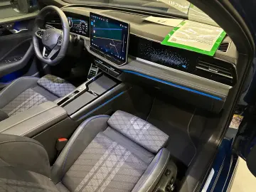 Volkswagen Passat Variant 4Motion R-Line  AHK PANORAMA HUD