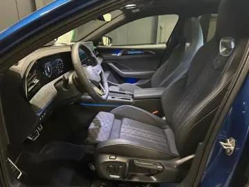 Volkswagen Passat Variant 4Motion R-Line  AHK PANORAMA HUD