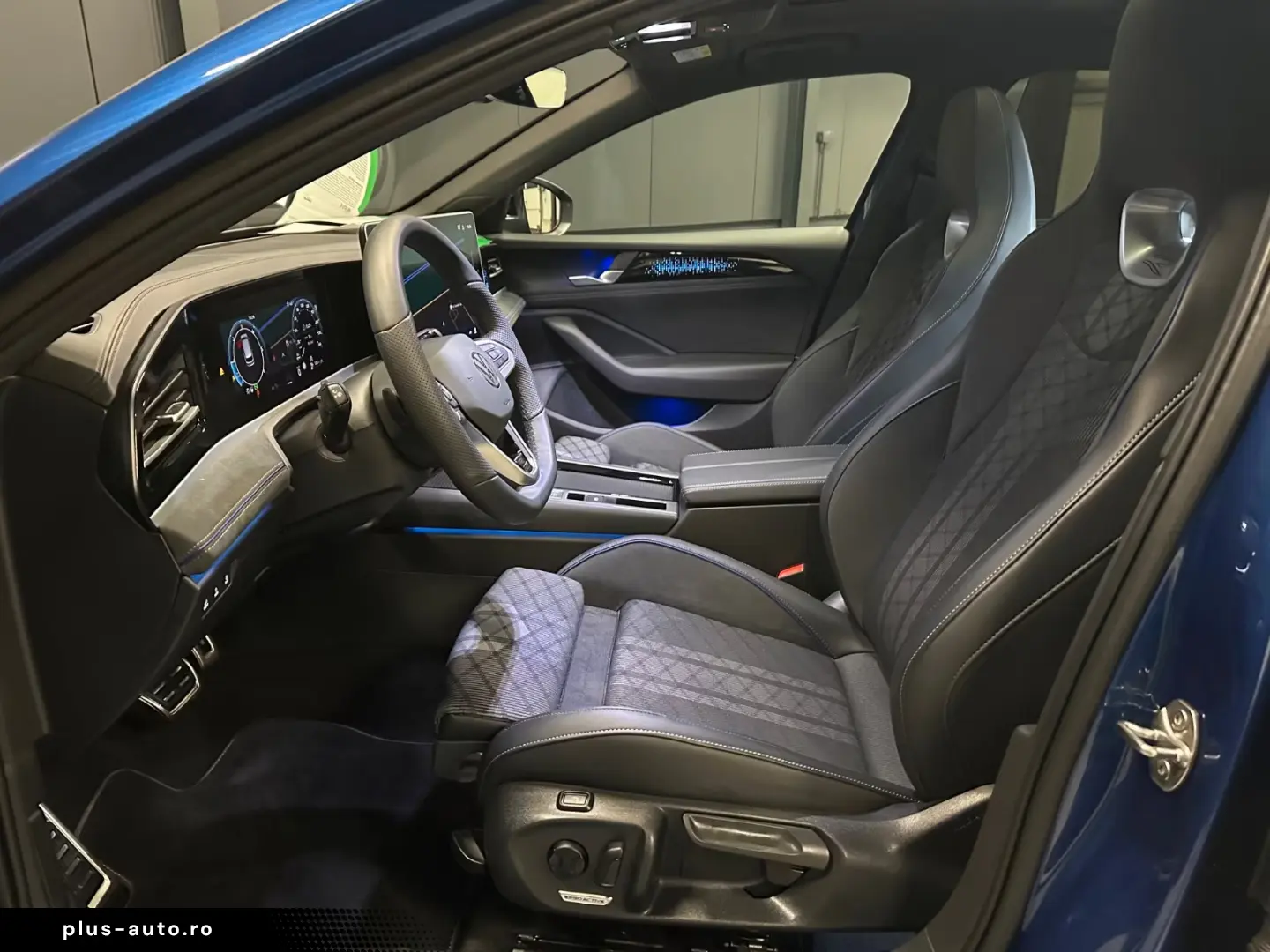 Volkswagen Passat Variant 4Motion R-Line  AHK PANORAMA HUD