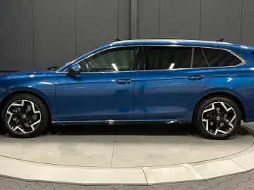 Volkswagen Passat Variant 4Motion R-Line  AHK PANORAMA HUD