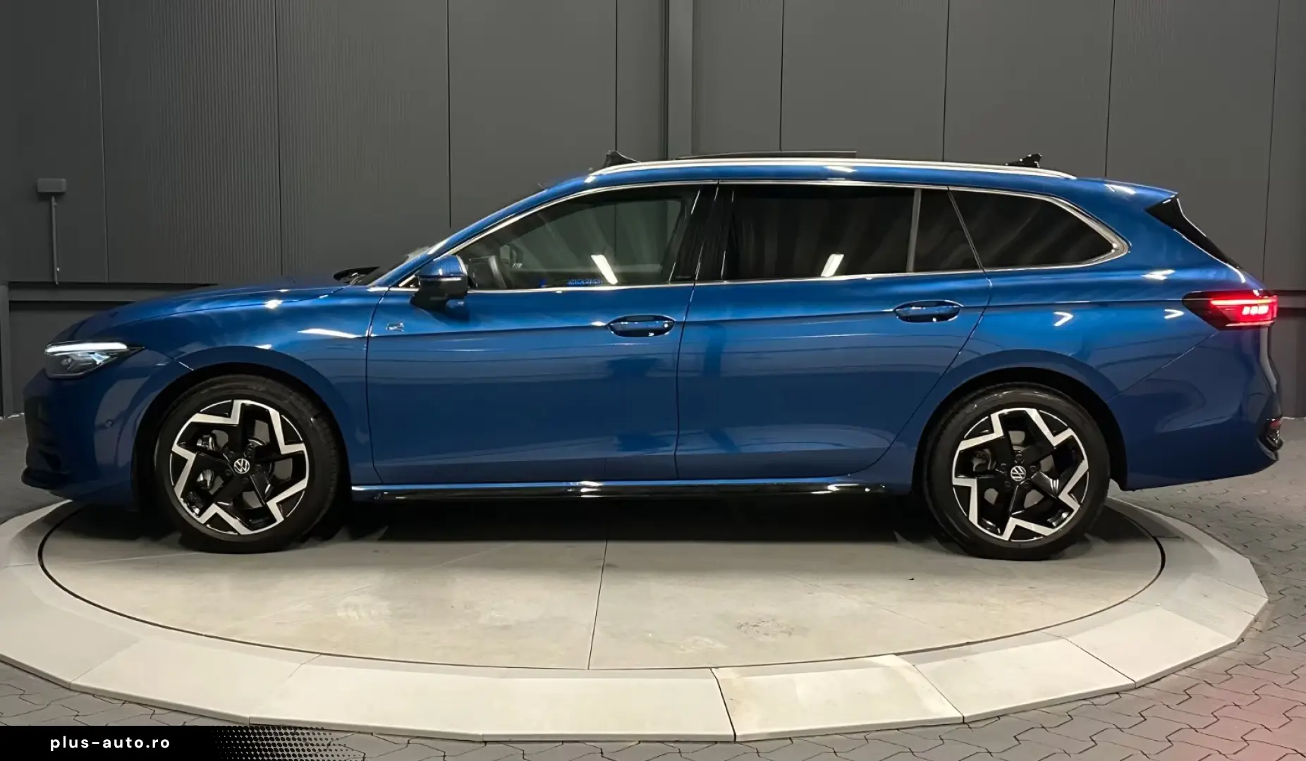 Volkswagen Passat Variant 4Motion R-Line  AHK PANORAMA HUD