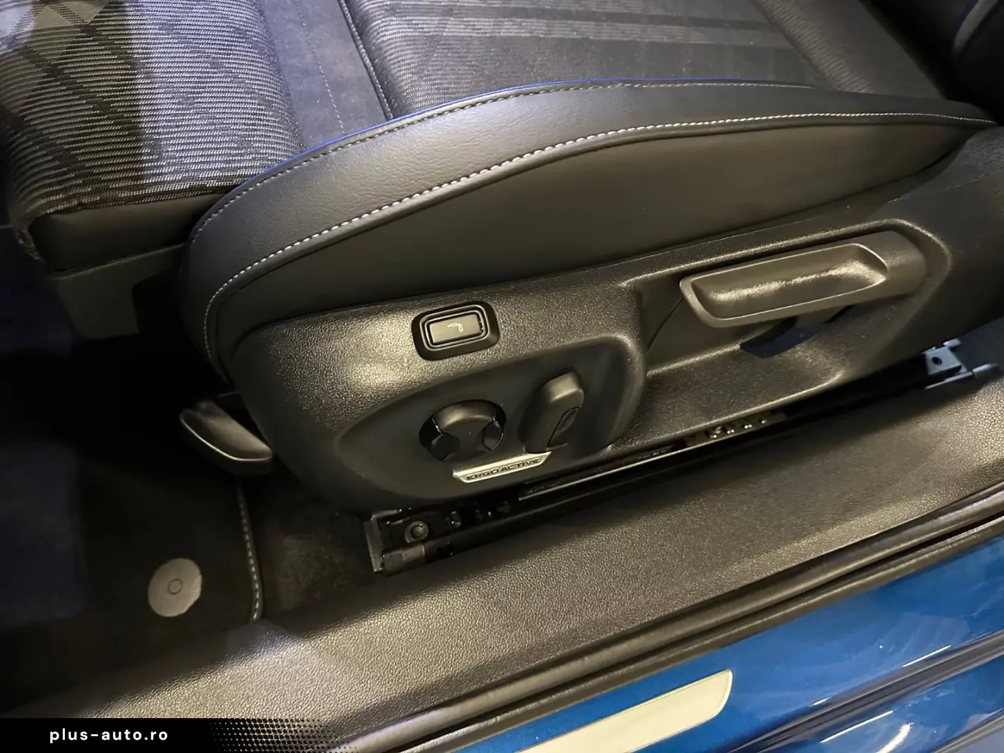 Volkswagen Passat Variant 4Motion R-Line  AHK PANORAMA HUD