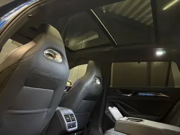 Volkswagen Passat Variant 4Motion R-Line  AHK PANORAMA HUD