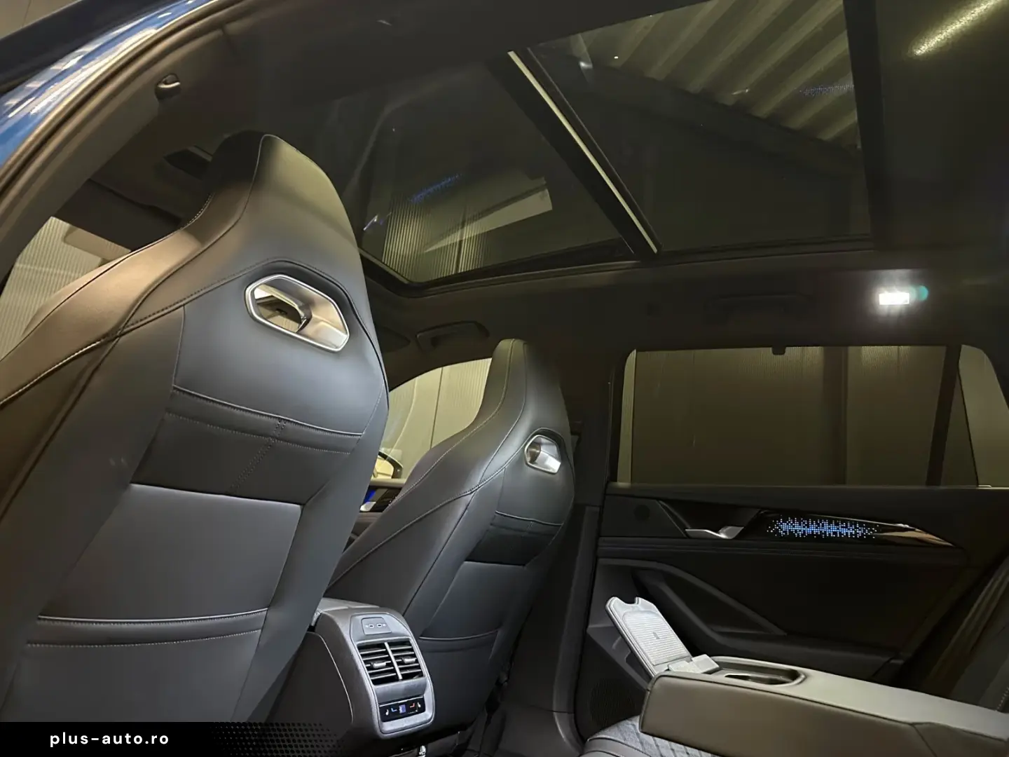 Volkswagen Passat Variant 4Motion R-Line  AHK PANORAMA HUD