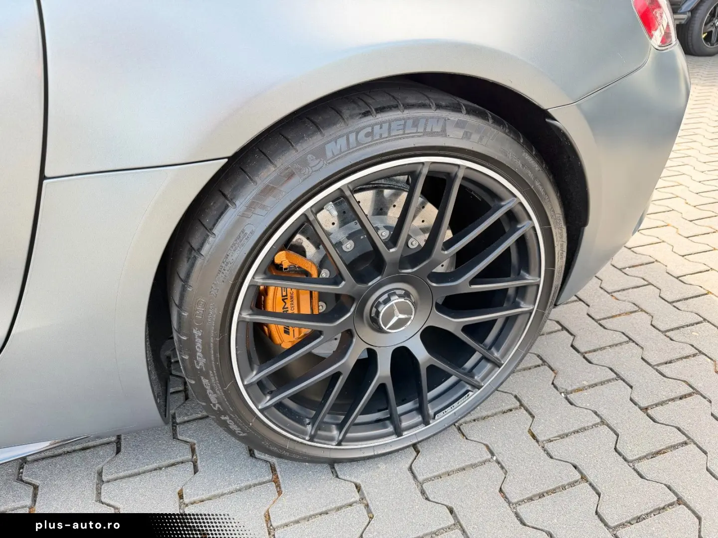 MERCEDES-BENZ AMG GT CABRIO ROADSTER AMG-PERFORMANCE-SITZE