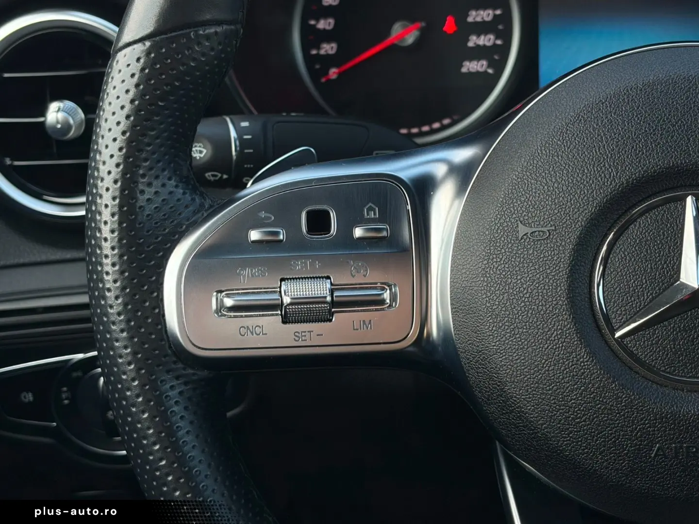 MERCEDES-BENZ GLC 300 Coupe AMG-Sport 4Matic Burmester Kam
