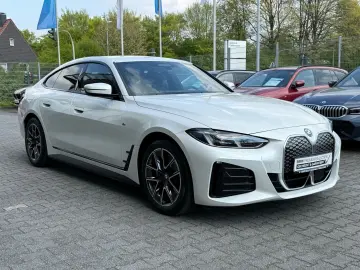BMW i4 xDrive40 M Sport   HeadUp Stop&Go Adapt.LED