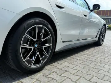 BMW i4 xDrive40 M Sport   HeadUp Stop&Go Adapt.LED