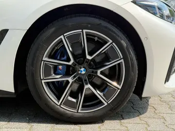BMW i4 xDrive40 M Sport   HeadUp Stop&Go Adapt.LED
