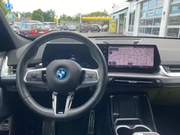 BMW iX1 xDrive30 M Sport AHK Panoramadach HeadUp Dri
