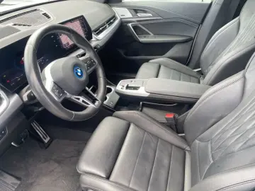 BMW iX1 xDrive30 M Sport AHK Panoramadach HeadUp Dri