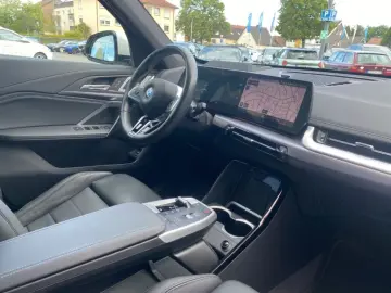 BMW iX1 xDrive30 M Sport AHK Panoramadach HeadUp Dri