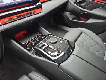 BMW 520 D XDRIVE AUTO. M-SPORT NAVI LED ACC INNO