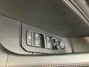 BMW X6 M50i AHK Laser ACC Individual Innovation 360