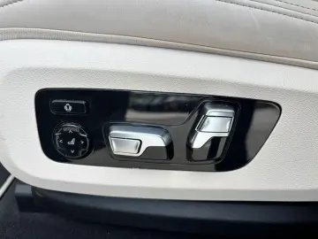BMW X6 M50 i PANO SKY HUD MASSAGE H&K LASER