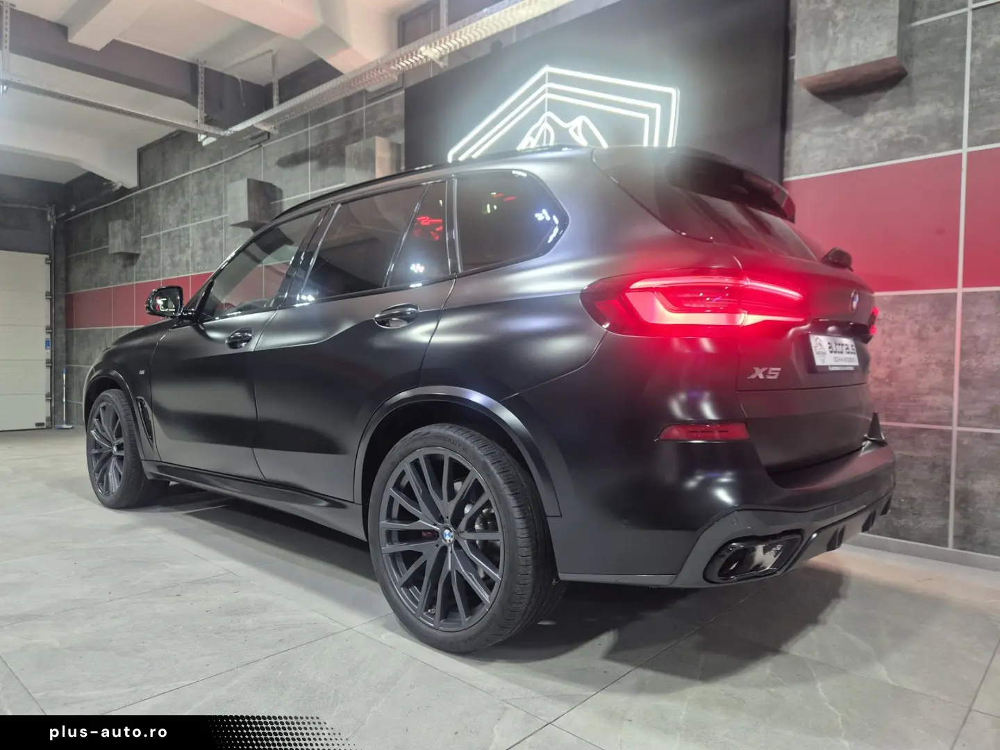 BMW X5 Black Vermilion   SWAROVSKI  LASER HUD H&K