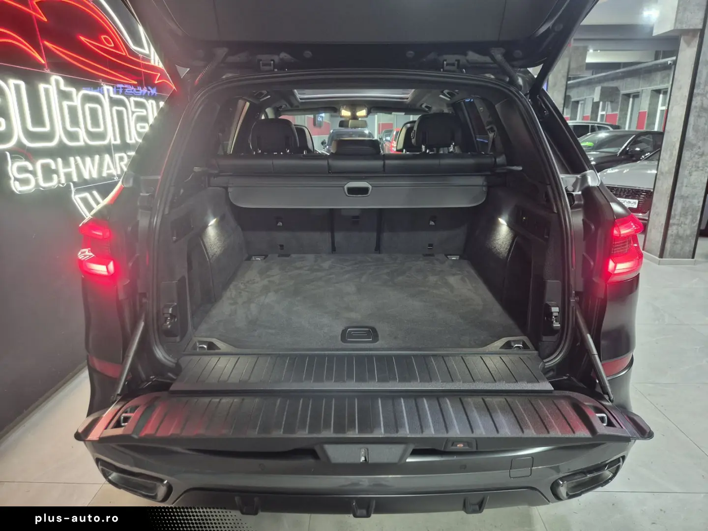 BMW X5 Black Vermilion   SWAROVSKI  LASER HUD H&K