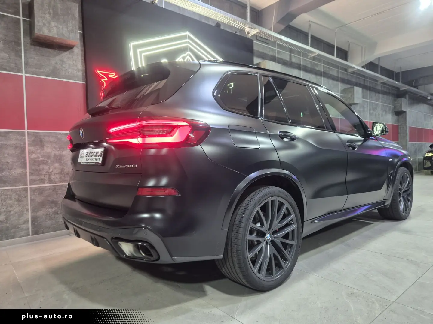 BMW X5 Black Vermilion   SWAROVSKI  LASER HUD H&K