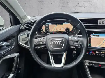 AUDI Q3 45 TFSIe S-tronic MatrixLED Tot-Lane Navi AHK