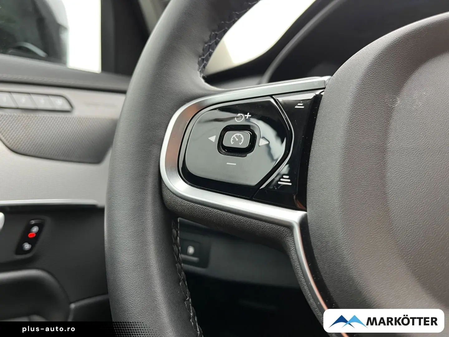 VOLVO XC90 T8 AWD Plus Dark ACC H&K 360  7-Sitze