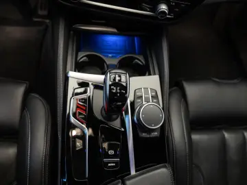 BMW M5 LCI   xDrive   B&W   Carbon   HeadUP   M Sitz