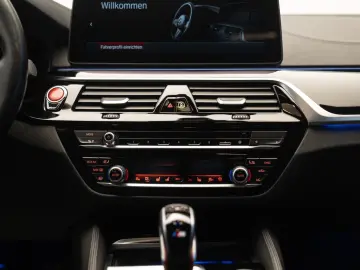 BMW M5 LCI   xDrive   B&W   Carbon   HeadUP   M Sitz