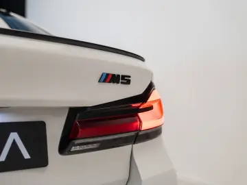 BMW M5 LCI   xDrive   B&W   Carbon   HeadUP   M Sitz