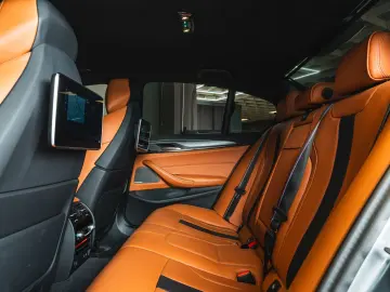 BMW M5 Competition   M-Drivers   Massage   Fond Prof