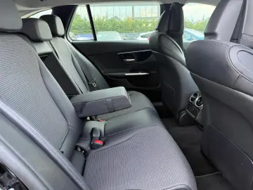 MERCEDES BENZ C200 d     65.000km
