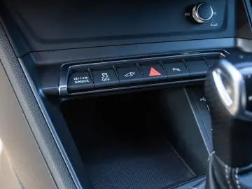 AUDI Q3 S line 45TFSIe Stronic Navi LED ACC EPH