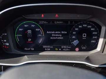 AUDI Q3 S line 45TFSIe Stronic Navi LED ACC EPH