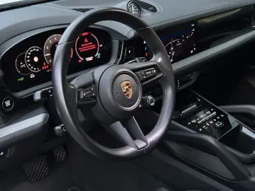 PORSCHE Cayenne E-Hybrid BOSE 360 Grad Kamera