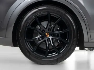 PORSCHE Cayenne Coupe S E-Hybrid   Clubleder   PDCC   HD