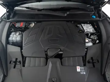 PORSCHE Cayenne Coupe S E-Hybrid   Clubleder   PDCC   HD