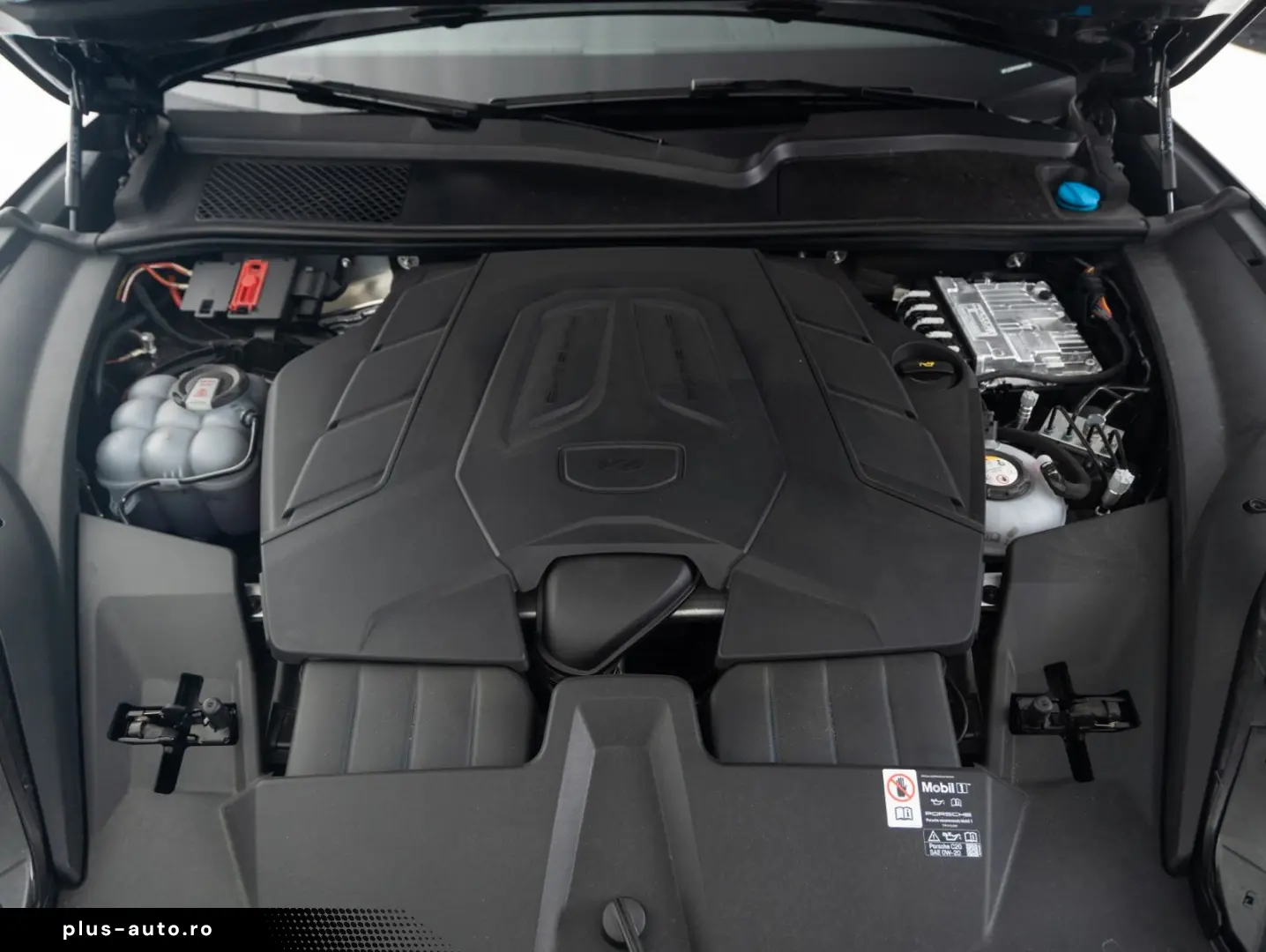 PORSCHE Cayenne Coupe S E-Hybrid   Clubleder   PDCC   HD