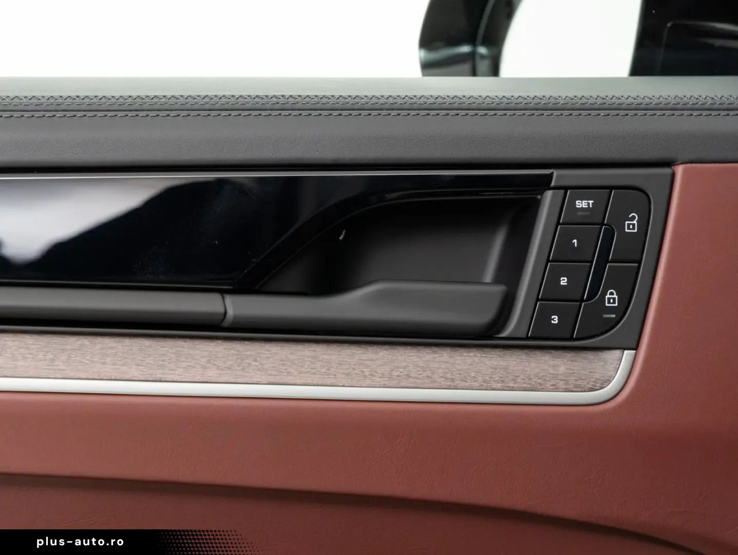 PORSCHE Cayenne Coupe S E-Hybrid   Clubleder   PDCC   HD