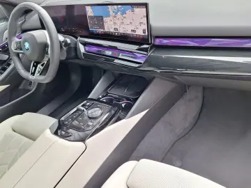 BMW 550e xDr MSpPRO Carbon B&W Beige AdaptSusp Ventil 360