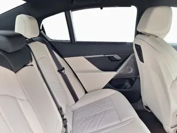 BMW 550e xDr MSpPRO Carbon B&W Beige AdaptSusp Ventil 360