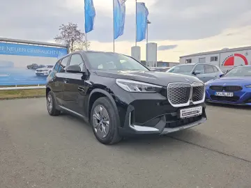 BMW iX1 xDrive30 DAB Pano.Dach Parkassistent Shz