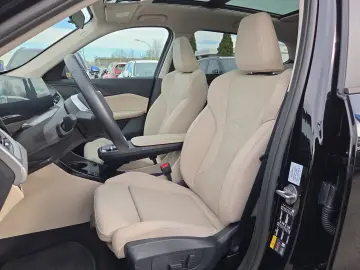 BMW iX1 xDrive30 DAB Pano.Dach Parkassistent Shz